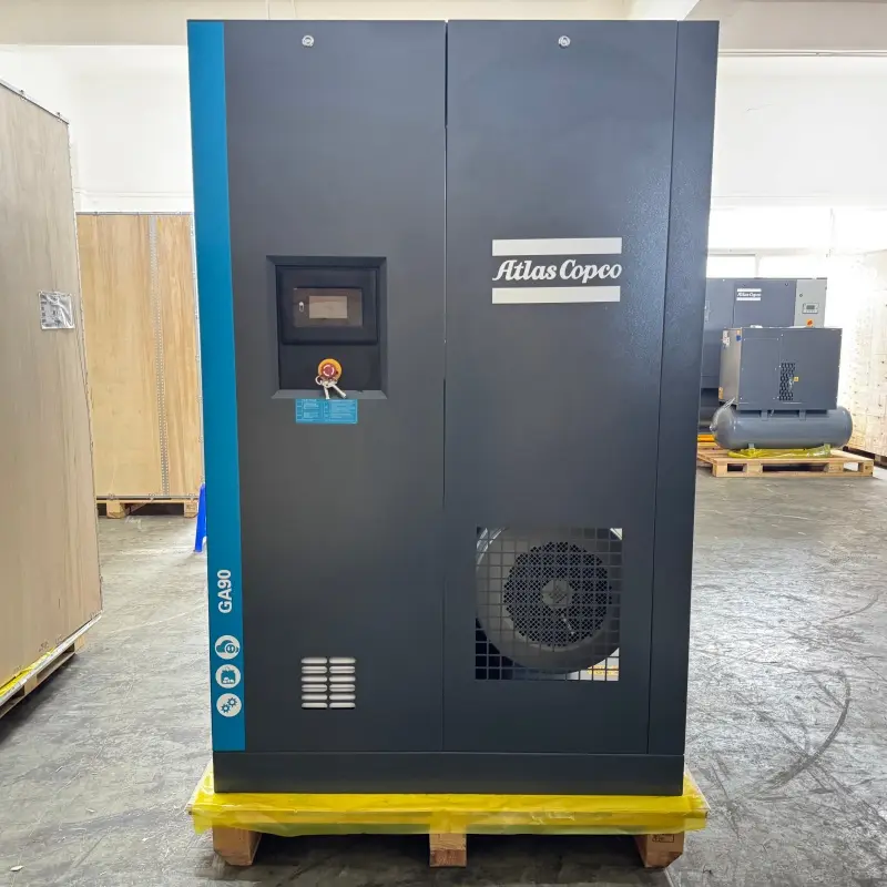 Compressore rotativo a vite a iniezione d'olio Atlas Copco GA90 da 90 kW 125 HP. Originale